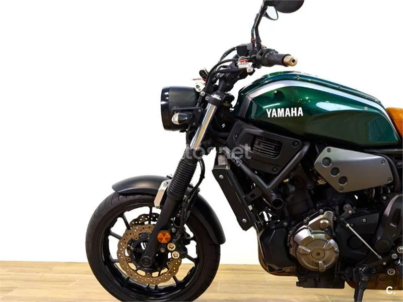 Yamaha XSR700 - Vista 8