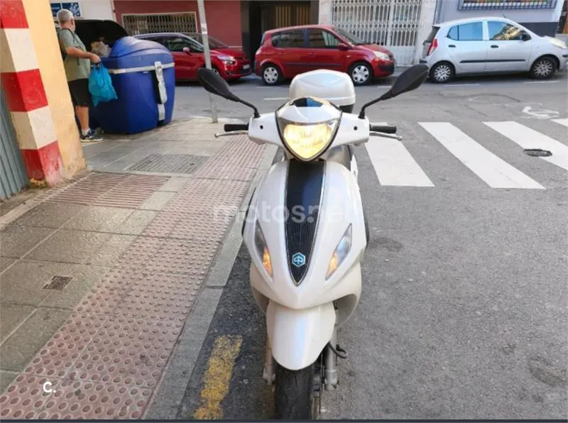 Piaggio Fly 125 - Vista 3