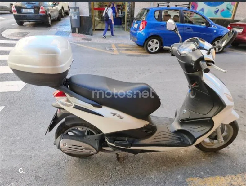 Piaggio Fly 125 - Vista 5