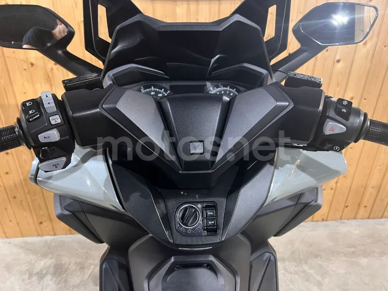 Honda Forza 125 - Vista 12