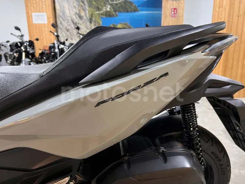 Honda Forza 125 - Vista 60