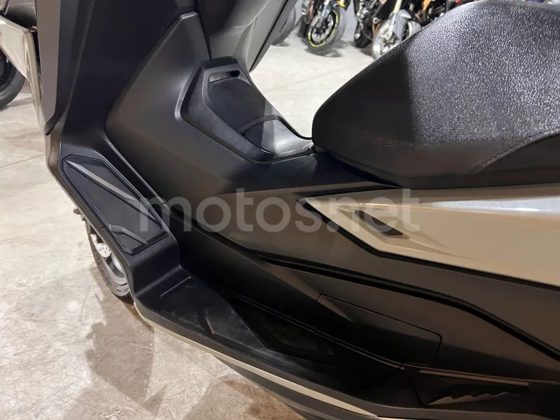 Honda Forza 125 - Vista 64