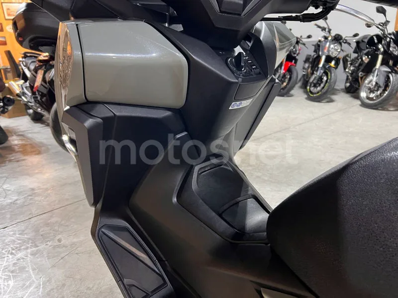 Honda Forza 125 - Vista 65