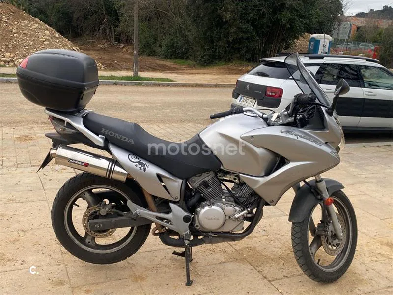 Honda XL125V Varadero - Vista 3