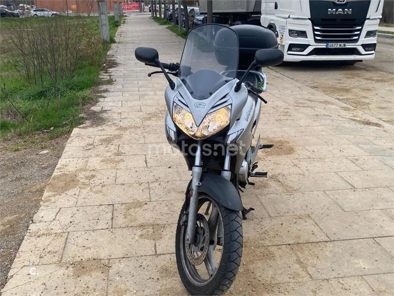 Honda XL125V Varadero - Vista 4