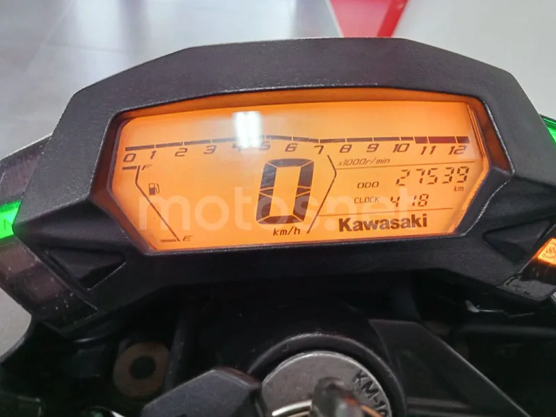 Kawasaki Z125 - Vista 12
