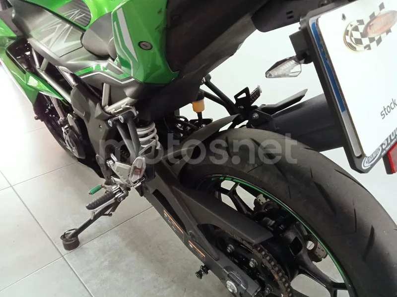 Kawasaki Z125 - Vista 6