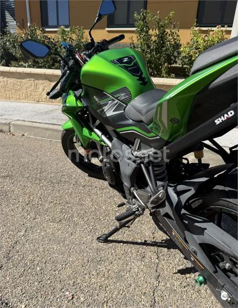 Kawasaki Z125 - Vista 10