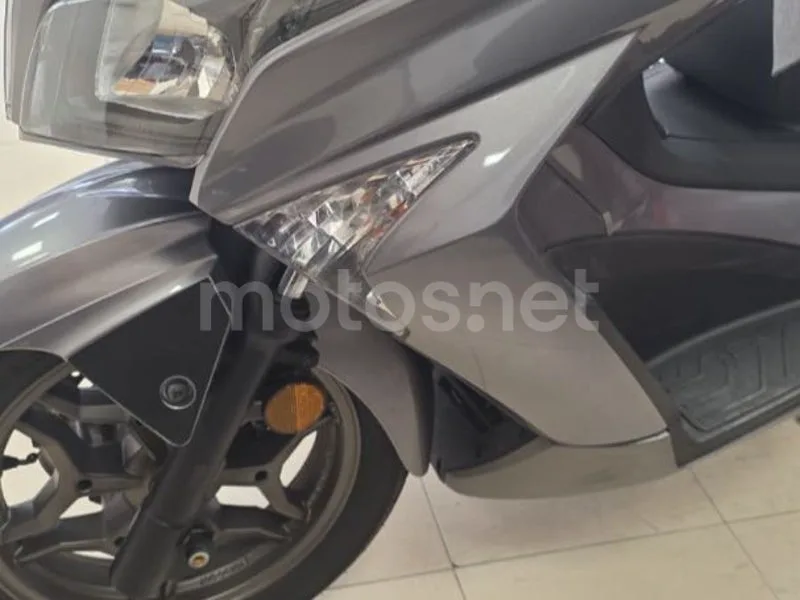 Kymco Grand Dink 300 - Vista 11