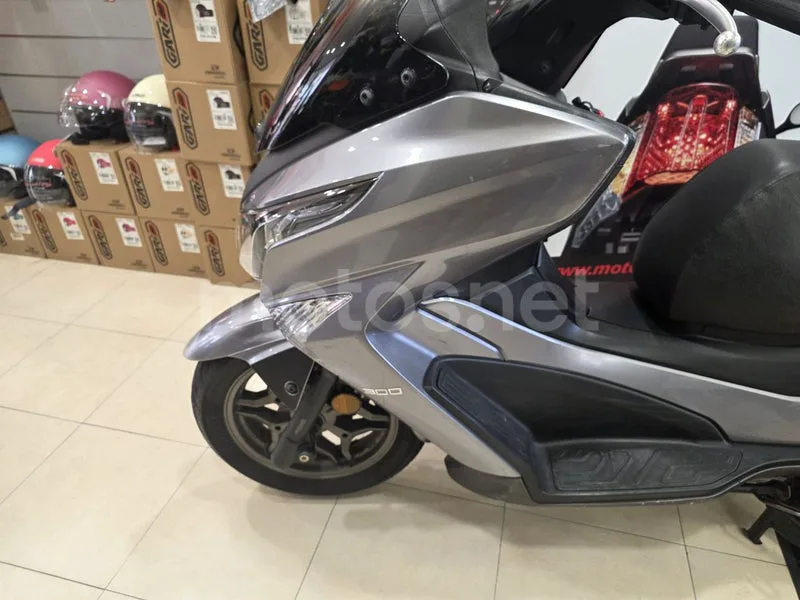 Kymco Grand Dink 300 - Vista 4