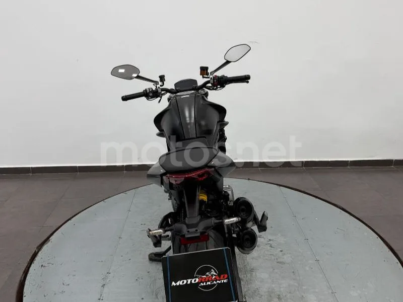 Ducati Monster - Vista 4