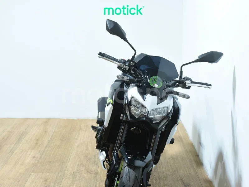 Kawasaki Z900 - Vista 11