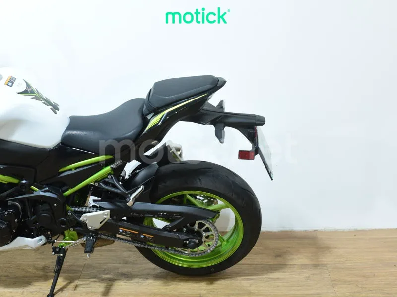 Kawasaki Z900 - Vista 9