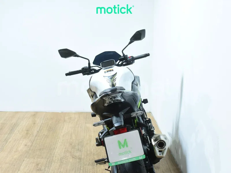 Kawasaki Z900 - Vista 6