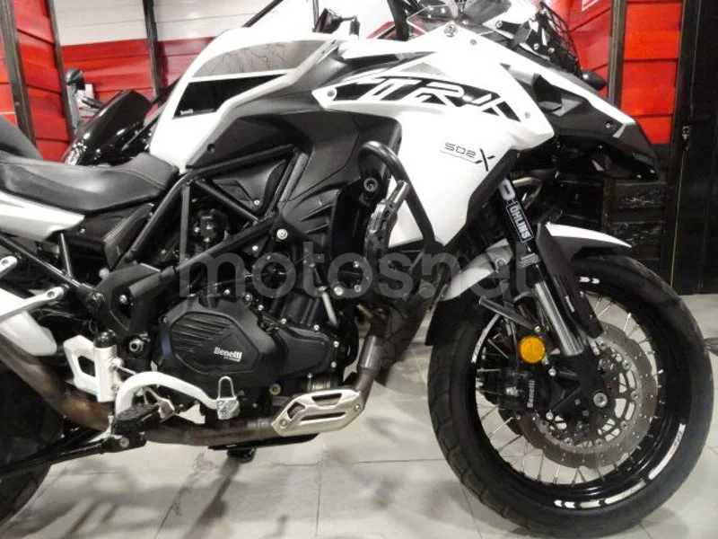 Benelli TRK 502 - Vista 3