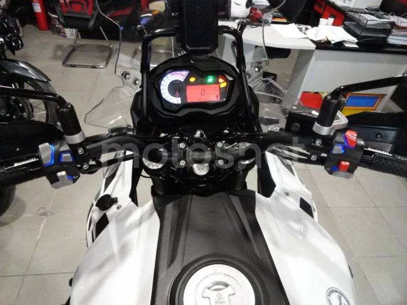 Benelli TRK 502 - Vista 10