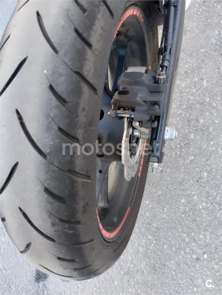 Honda CB125R - Vista 3
