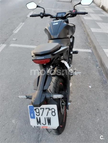 Honda CB125R - Vista 4