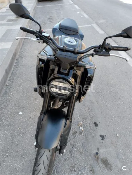 Honda CB125R - Vista 5