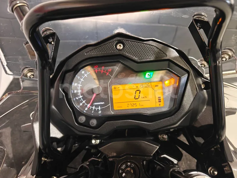 Benelli TRK 502 - Vista 8