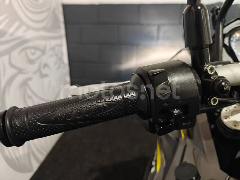 Benelli TRK 502 - Vista 9