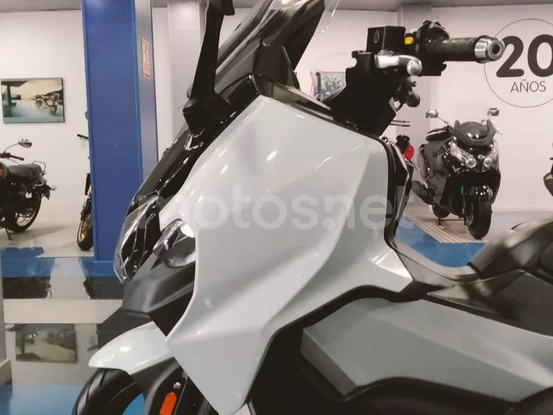 SYM Maxsym TL 500 - Vista 9