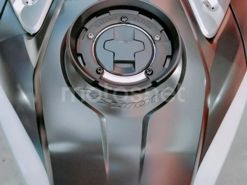 Suzuki V-Strom 1000XT - Vista 18