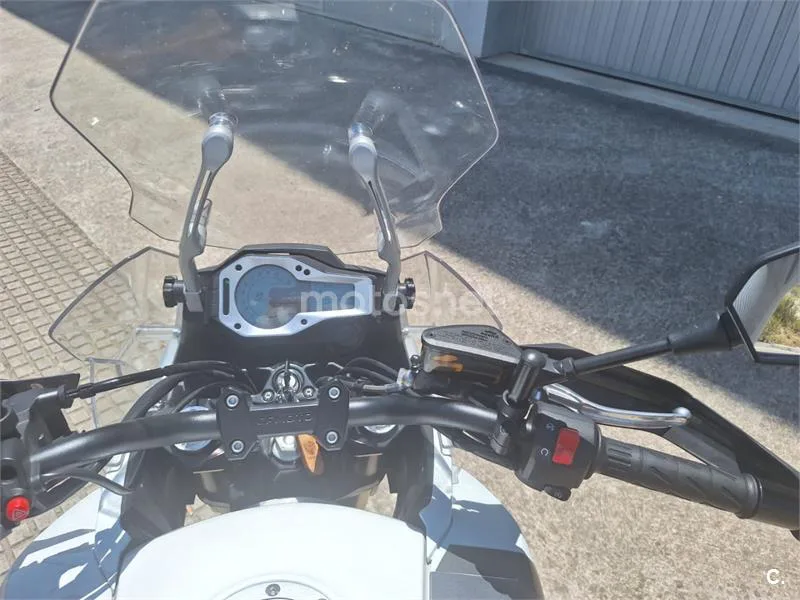 CFMOTO 650MT - Vista 3