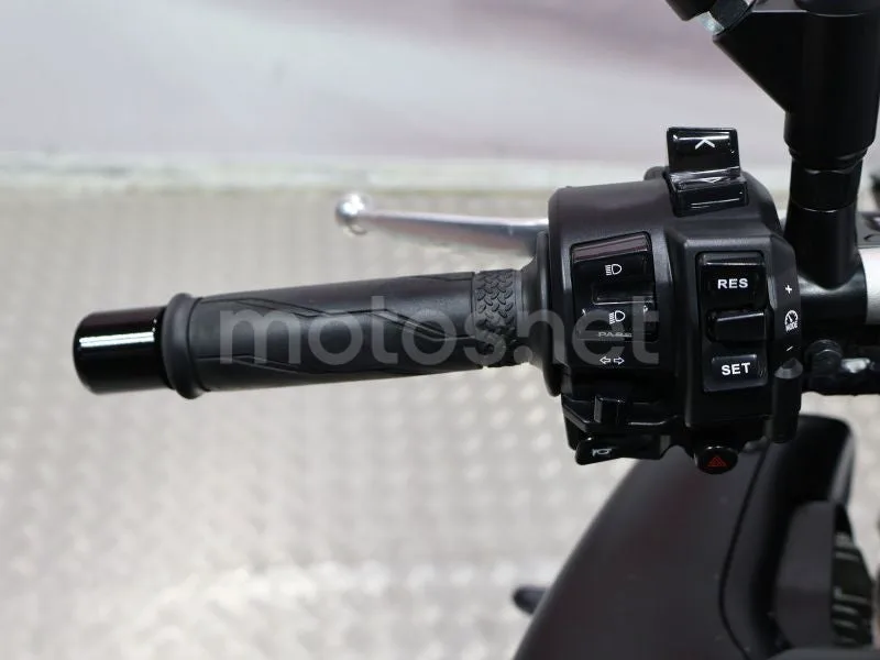 Yamaha MT-10 - Vista 8
