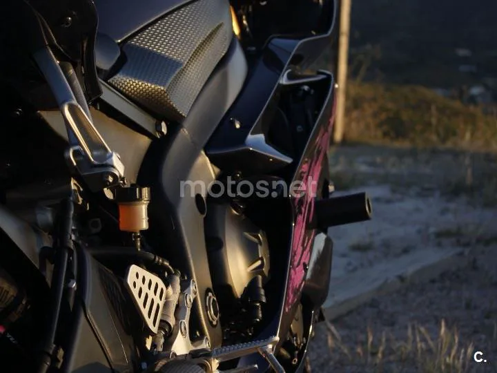 Yamaha YZF-R6 - Vista 10