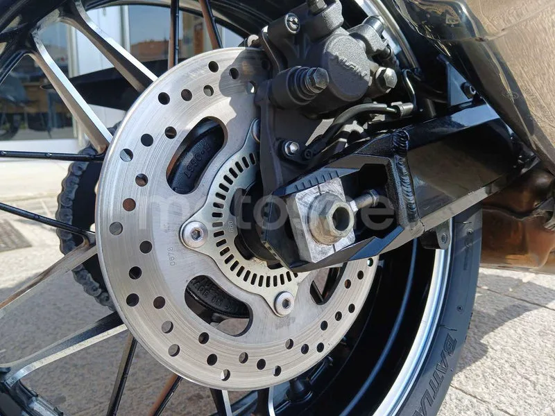 Kawasaki Z900RS - Vista 4
