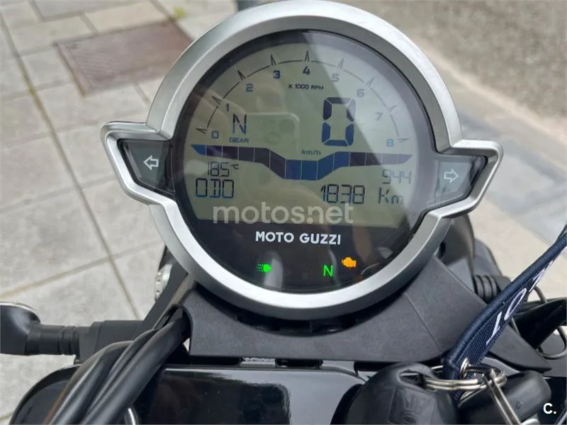 Moto Guzzi V9 - Vista 3