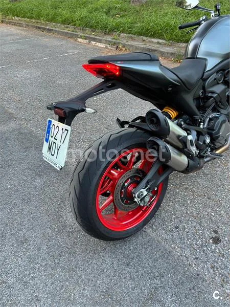 Ducati Monster - Vista 3