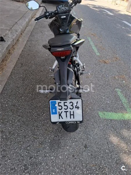 Honda CB125R - Vista 3