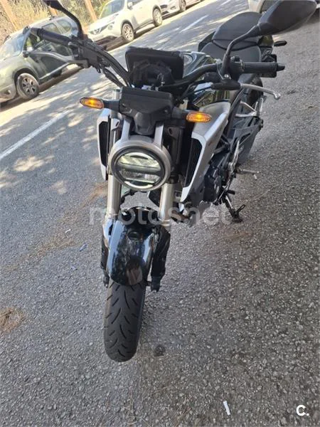 Honda CB125R - Vista 4