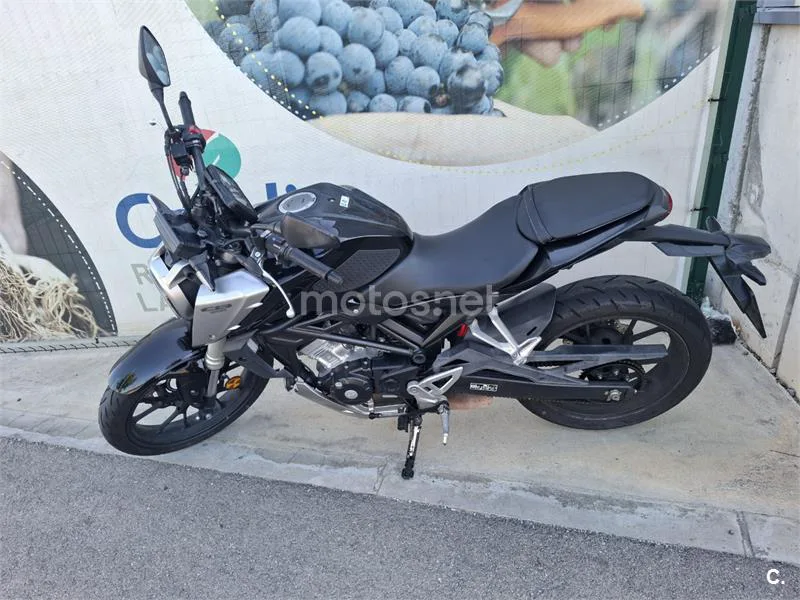 Honda CB125R - Vista 9