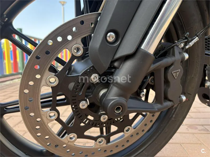 Triumph Speed Twin 900 - Vista 15