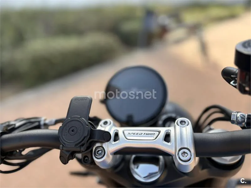 Triumph Speed Twin 900 - Vista 19