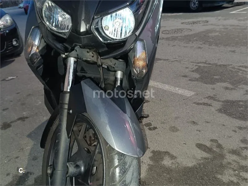 Yamaha XMAX 125 - Vista 4