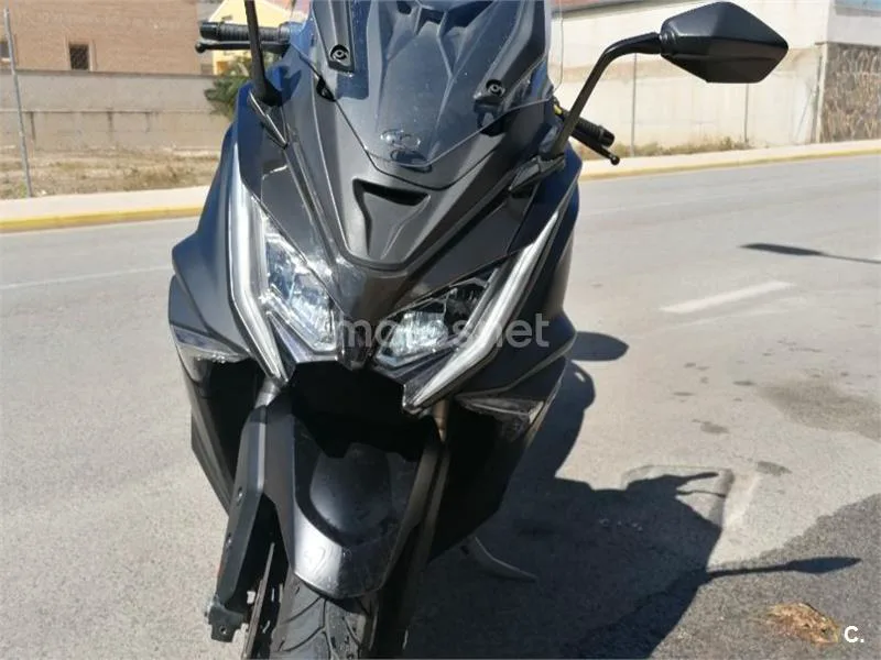 Kymco AK 550 - Vista 3