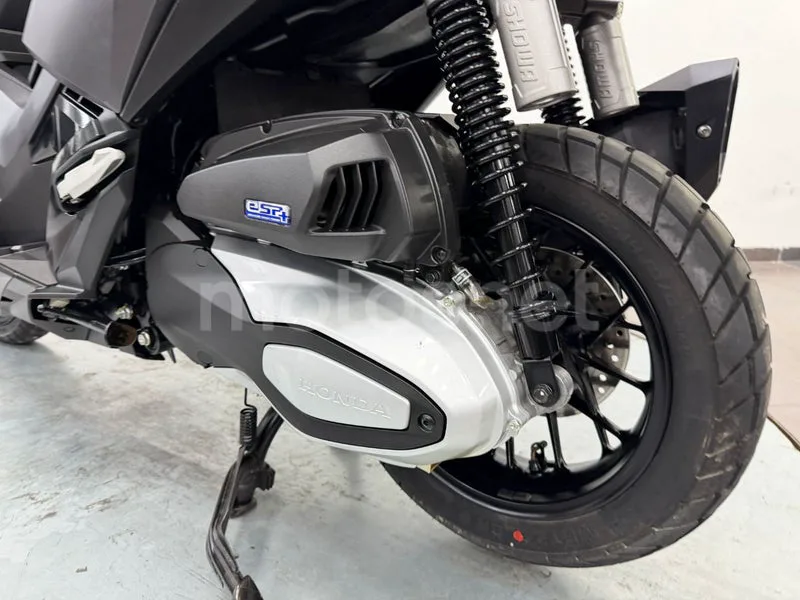 Honda ADV350 - Vista 11