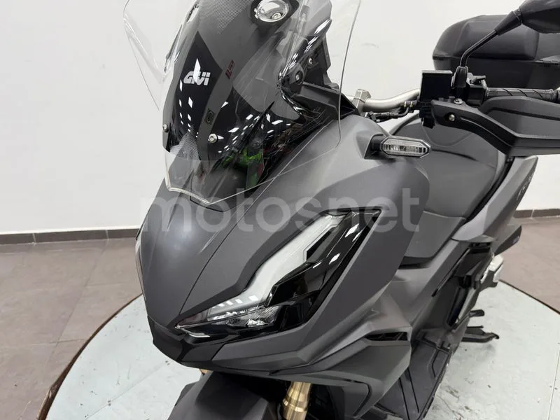 Honda ADV350 - Vista 15