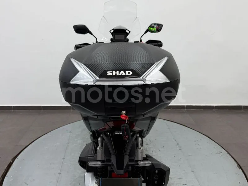 Honda ADV350 - Vista 4