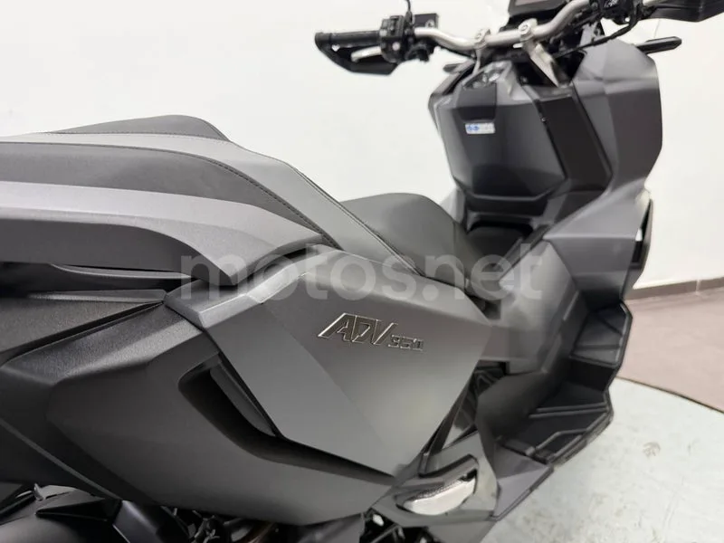 Honda ADV350 - Vista 9