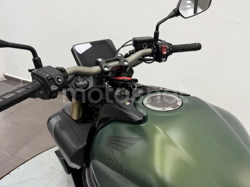 Honda CB650R - Vista 12