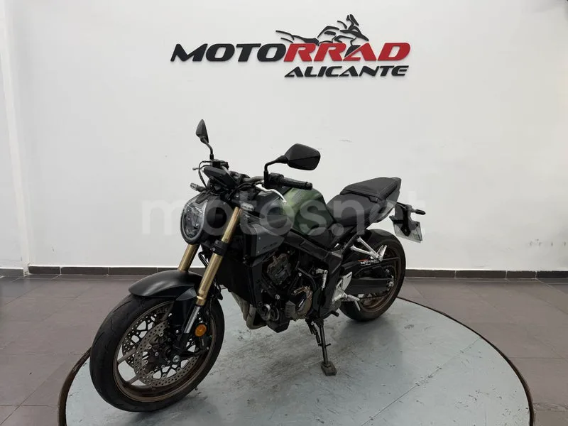 Honda CB650R - Vista 15