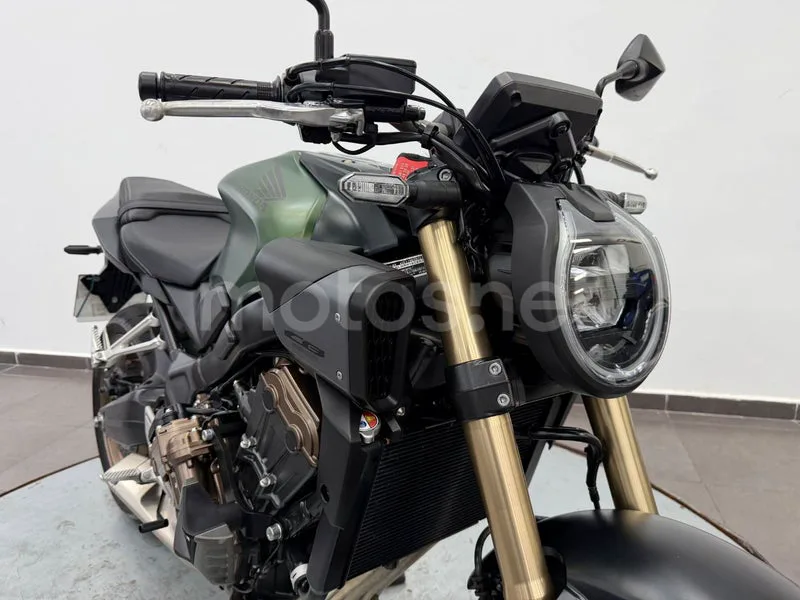 Honda CB650R - Vista 19