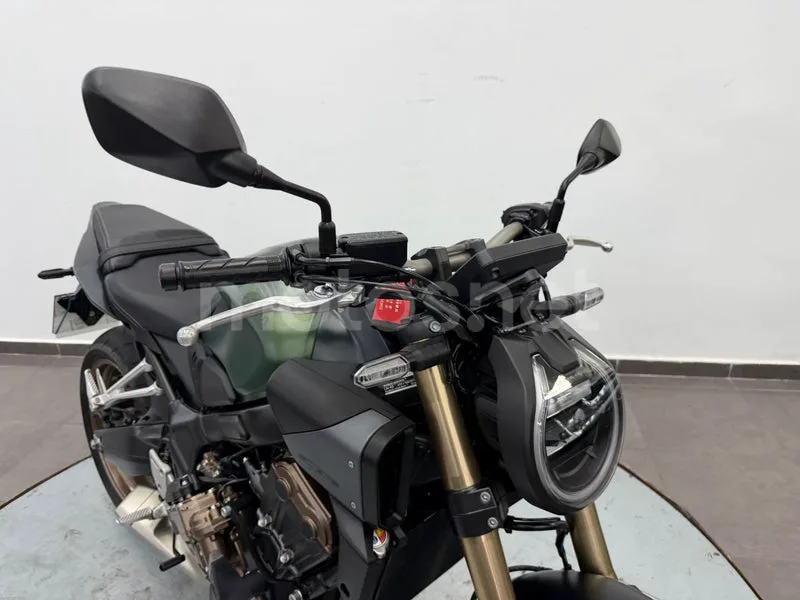 Honda CB650R - Vista 20