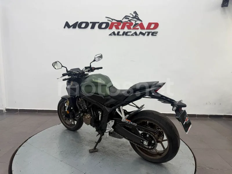 Honda CB650R - Vista 9