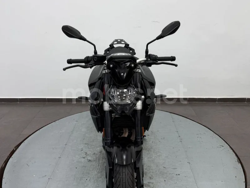BMW F 900 R - Vista 3